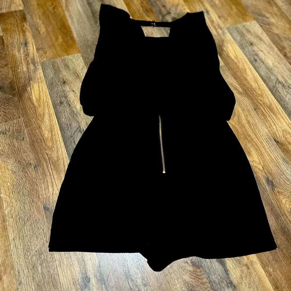 Size small - romper - Picture 4 of 4